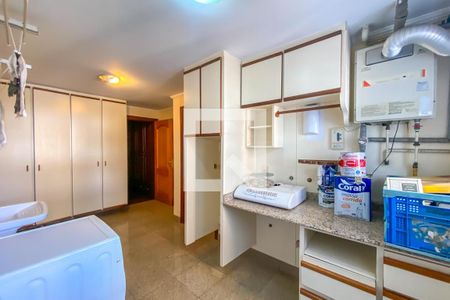 Apartamento à venda com 412m², 4 quartos e 5 vagas Apartamento à venda com 412m², 4 quartos e 5 vagasÁrea de Serviço