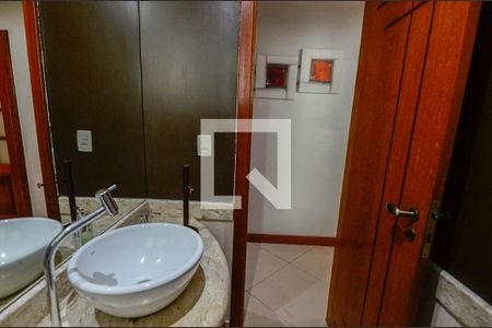 Lavabo de casa à venda com 4 quartos, 550m² em Grajaú, Rio de Janeiro