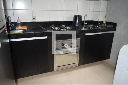 Cozinha de apartamento à venda com 2 quartos, 43m² em Chácaras Reunidas Santa Terezinha, Contagem