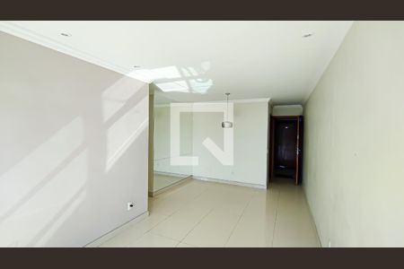 sala de apartamento para alugar com 3 quartos, 90m² em Pechincha, Rio de Janeiro