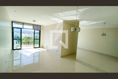 sala de apartamento para alugar com 3 quartos, 90m² em Pechincha, Rio de Janeiro