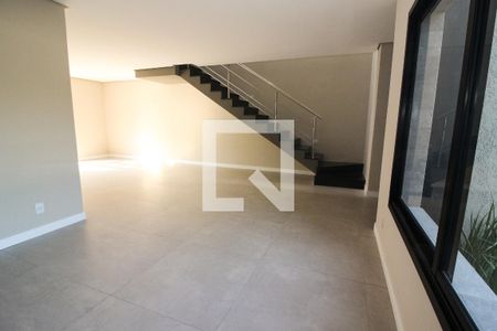 Sala de casa de condomínio à venda com 3 quartos, 136m² em Hípica, Porto Alegre