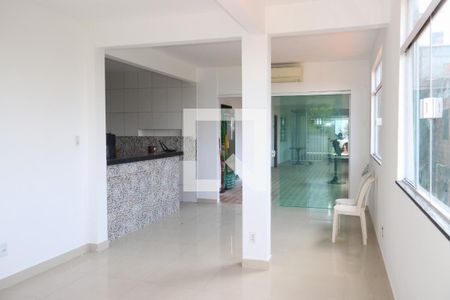 Sala de casa para alugar com 3 quartos, 200m² em Saboeiro, Salvador