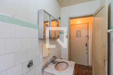 Banheiro de apartamento à venda com 1 quarto, 46m² em Azenha, Porto Alegre