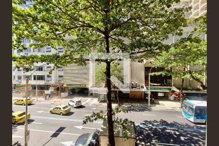 Sala  vista  de apartamento para alugar com 3 quartos, 90m² em Copacabana, Rio de Janeiro