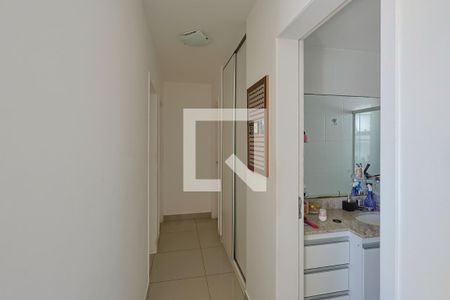 Corredor de apartamento à venda com 3 quartos, 70m² em Pompéia, Belo Horizonte