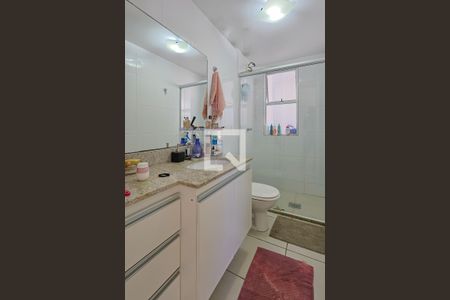 Banheiro  de apartamento à venda com 3 quartos, 70m² em Pompéia, Belo Horizonte