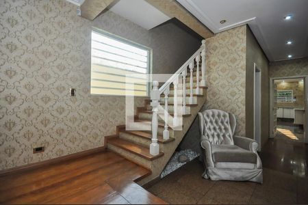 Escada de casa para alugar com 4 quartos, 500m² em Vila Sonia, São Paulo