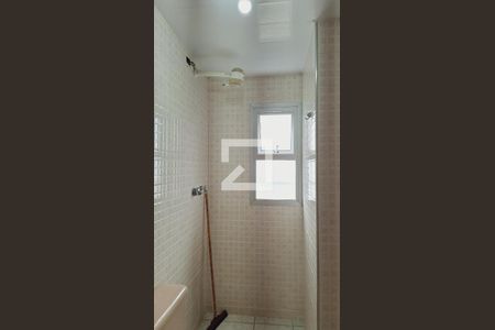 Apartamento para alugar com 218m², 4 quartos e 2 vagas Apartamento para alugar com 218m², 4 quartos e 2 vagasBanheiro 2