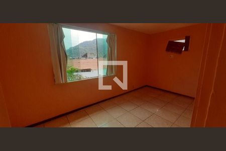 Casa à venda com 3 quartos, 180m² em Marazul, Niterói