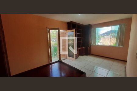 Casa à venda com 3 quartos, 180m² em Marazul, Niterói