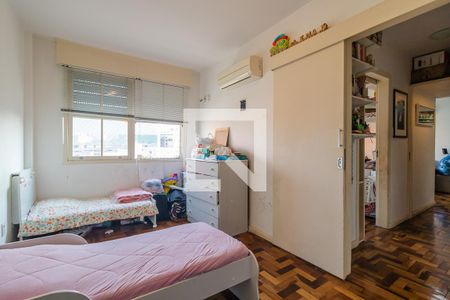 Quarto 1 de apartamento para alugar com 2 quartos, 61m² em Azenha, Porto Alegre