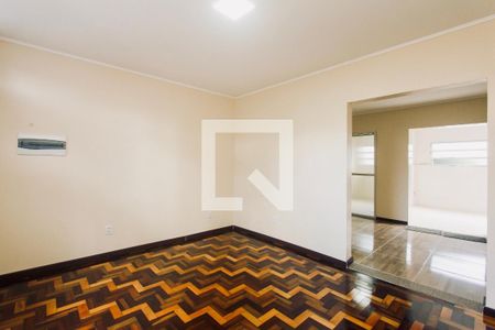 Sala de casa à venda com 2 quartos, 150m² em Passo da Areia, Porto Alegre