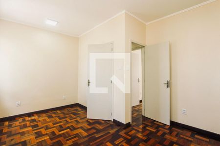 Quarto 1 de casa à venda com 2 quartos, 150m² em Passo da Areia, Porto Alegre