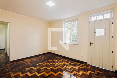 Sala de casa à venda com 2 quartos, 150m² em Passo da Areia, Porto Alegre