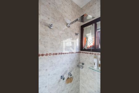 Casa de condomínio à venda com 435m², 4 quartos e 2 vagas Casa de condomínio à venda com 435m², 4 quartos e 2 vagasBanheiro da Suíte 2