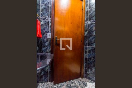 Casa de condomínio à venda com 435m², 4 quartos e 2 vagas Casa de condomínio à venda com 435m², 4 quartos e 2 vagasLavabo externo