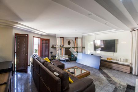 Sala de TV de casa de condomínio à venda com 4 quartos, 435m² em Alphaville, Santana de Parnaíba