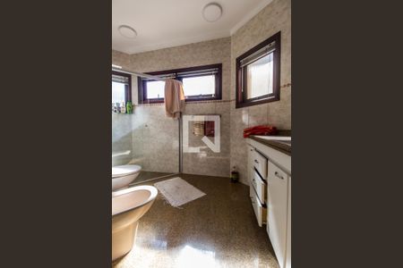 Casa de condomínio à venda com 435m², 4 quartos e 2 vagas Casa de condomínio à venda com 435m², 4 quartos e 2 vagasBanheiro