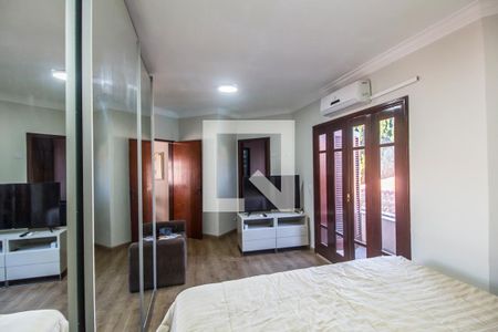 Casa de condomínio à venda com 435m², 4 quartos e 2 vagas Casa de condomínio à venda com 435m², 4 quartos e 2 vagasSuíte master