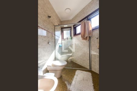 Casa de condomínio à venda com 435m², 4 quartos e 2 vagas Casa de condomínio à venda com 435m², 4 quartos e 2 vagasBanheiro