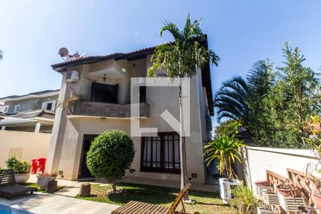 Casa de condomínio à venda com 435m², 4 quartos e 2 vagas Casa de condomínio à venda com 435m², 4 quartos e 2 vagasPiscina