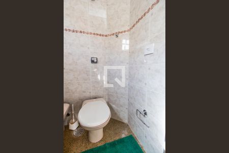 Casa de condomínio à venda com 435m², 4 quartos e 2 vagas Casa de condomínio à venda com 435m², 4 quartos e 2 vagasBanheiro da Suíte 2