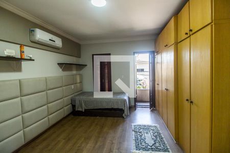 Casa de condomínio à venda com 435m², 4 quartos e 2 vagas Casa de condomínio à venda com 435m², 4 quartos e 2 vagasSuíte 2