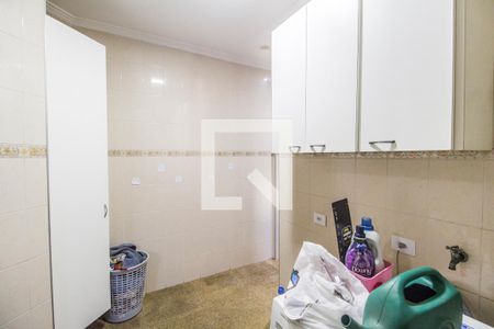 Casa de condomínio à venda com 435m², 4 quartos e 2 vagas Casa de condomínio à venda com 435m², 4 quartos e 2 vagasÁrea de Serviço