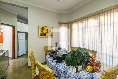 Casa de condomínio à venda com 435m², 4 quartos e 2 vagas Casa de condomínio à venda com 435m², 4 quartos e 2 vagasSala de Jantar