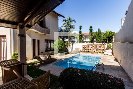 Casa de condomínio à venda com 435m², 4 quartos e 2 vagas Casa de condomínio à venda com 435m², 4 quartos e 2 vagasPiscina