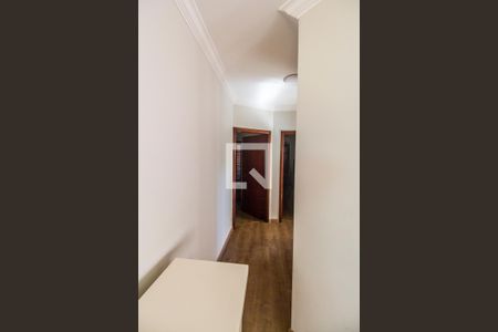 Casa de condomínio à venda com 435m², 4 quartos e 2 vagas Casa de condomínio à venda com 435m², 4 quartos e 2 vagasCorredor