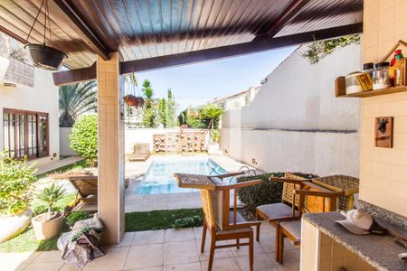 Casa de condomínio à venda com 435m², 4 quartos e 2 vagas Casa de condomínio à venda com 435m², 4 quartos e 2 vagasÁrea gourmet