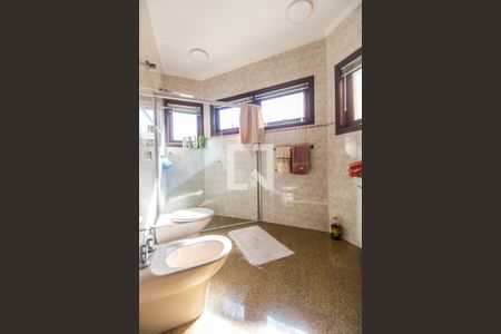 Casa de condomínio à venda com 435m², 4 quartos e 2 vagas Casa de condomínio à venda com 435m², 4 quartos e 2 vagasBanheiro