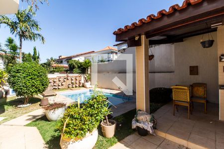 Casa de condomínio à venda com 435m², 4 quartos e 2 vagas Casa de condomínio à venda com 435m², 4 quartos e 2 vagasPiscina