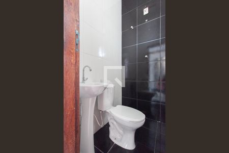 Banheiro de kitnet/studio para alugar com 1 quarto, 40m² em Céu Azul, Belo Horizonte