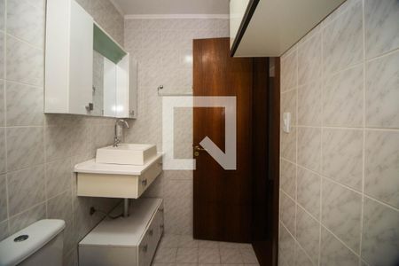 Banheiro de apartamento para alugar com 1 quarto, 54m² em Jardim Itu, Porto Alegre