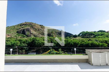 Vista Sala de apartamento à venda com 2 quartos, 70m² em Engenhoca, Niterói