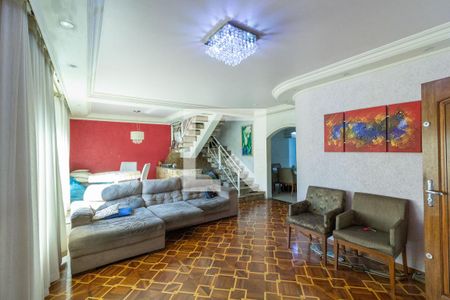 Casa à venda com 242m², 4 quartos e 3 vagasSala