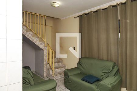 Casa à venda com 94m², 2 quartos e 2 vagasSala