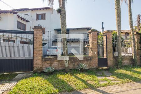 Casa à venda com 280m², 3 quartos e 6 vagas Casa à venda com 280m², 3 quartos e 6 vagasFachada