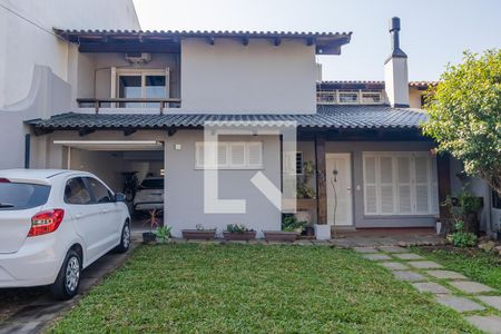 Casa à venda com 280m², 3 quartos e 6 vagas Casa à venda com 280m², 3 quartos e 6 vagasFachada