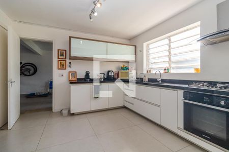 Casa à venda com 280m², 3 quartos e 6 vagas Casa à venda com 280m², 3 quartos e 6 vagasCozinha