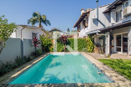 Casa à venda com 280m², 3 quartos e 6 vagas Casa à venda com 280m², 3 quartos e 6 vagasQuintal