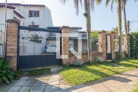 Casa à venda com 280m², 3 quartos e 6 vagas Casa à venda com 280m², 3 quartos e 6 vagasFachada