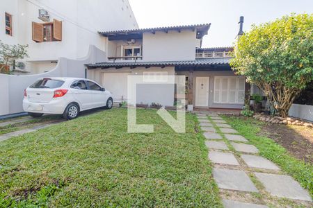 Casa à venda com 280m², 3 quartos e 6 vagas Casa à venda com 280m², 3 quartos e 6 vagasFachada