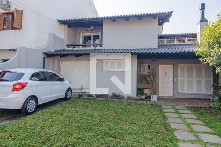 Casa à venda com 280m², 3 quartos e 6 vagas Casa à venda com 280m², 3 quartos e 6 vagasFachada