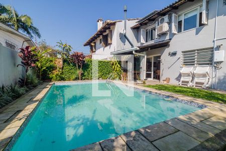 Casa à venda com 280m², 3 quartos e 6 vagas Casa à venda com 280m², 3 quartos e 6 vagasQuintal