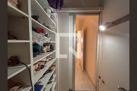 Closet da suíte 1 de casa para alugar com 3 quartos, 250m² em Vila Palmeiras, São Paulo