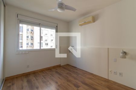 Suíte de apartamento à venda com 2 quartos, 74m² em Passo D’areia, Porto Alegre